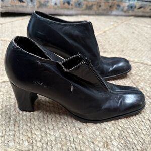 Mare leather ankle boots size 38.5 EU. In good vintage condition.